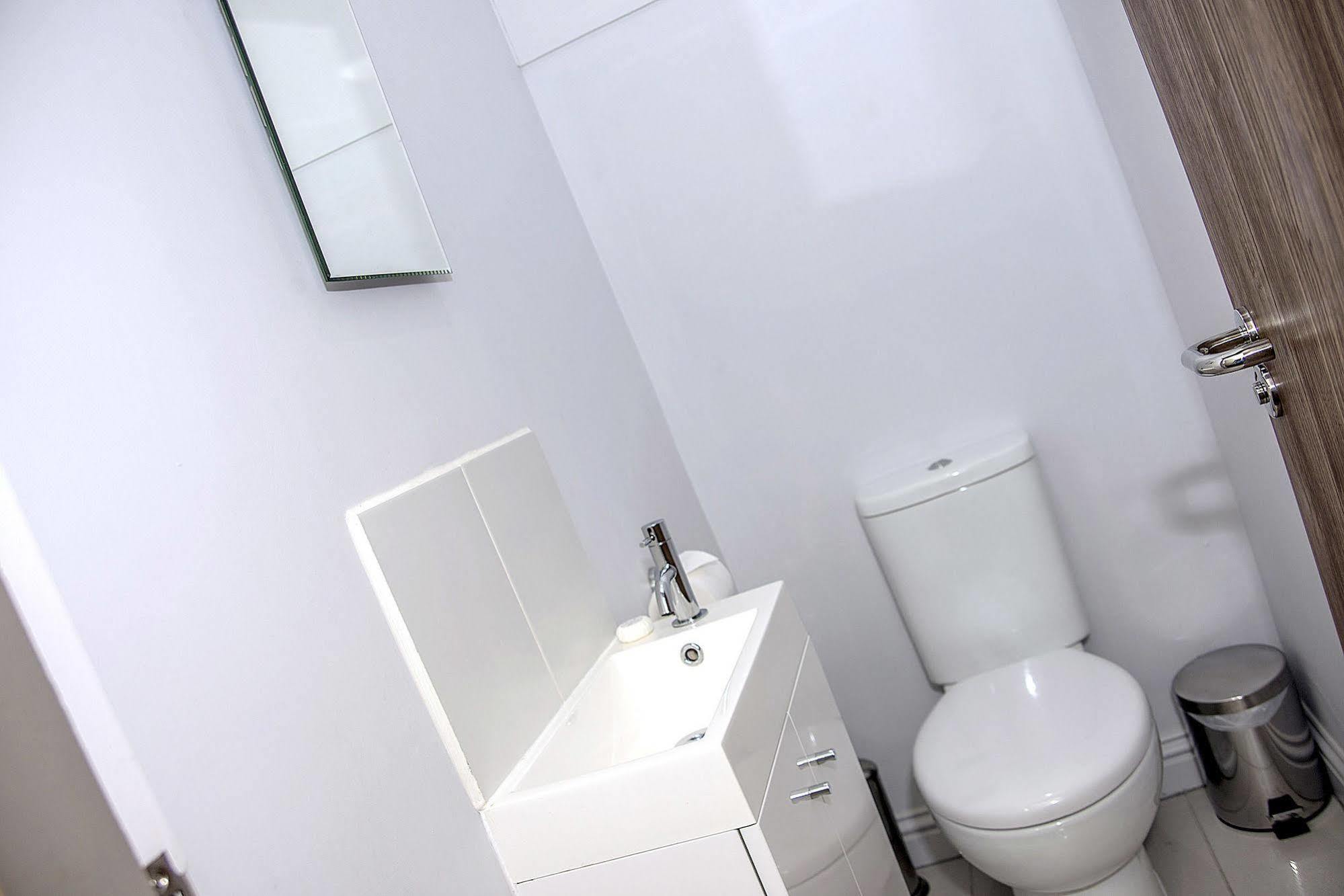เบส เซอร์วิซ อพาร์ตเมนต์ ซิตี้โร้ด Apartment เชสเตอร์ ภายนอก รูปภาพ